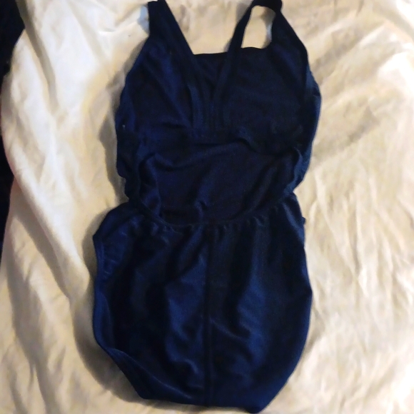 Like-new Speedo One piece swimsuit - Picture 5 of 8